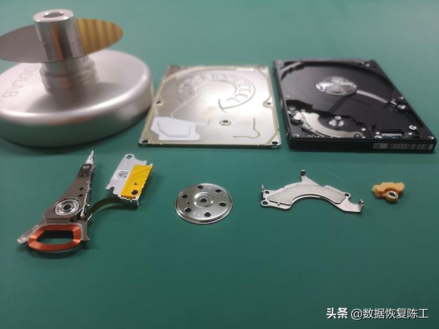 值得收藏的硬盘开盘恢复技术，连细节都和你讲了！错过就不再有了-第15张图片-贝塔运维