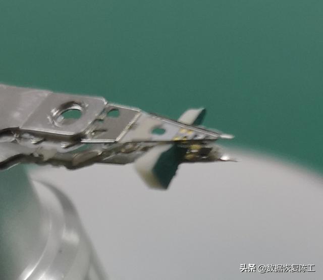 值得收藏的硬盘开盘恢复技术，连细节都和你讲了！错过就不再有了-第16张图片-贝塔运维